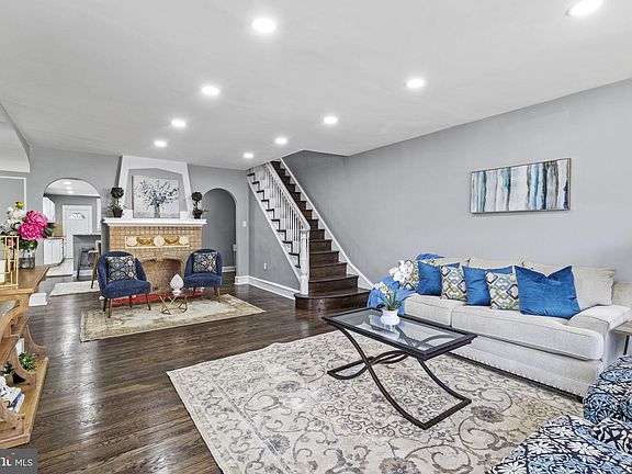 3rd image of 821 Connell Ave