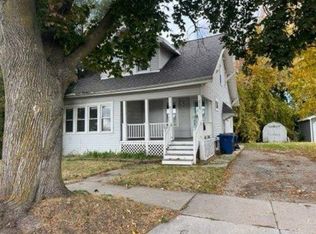 712 4th St, Menasha, WI 54952