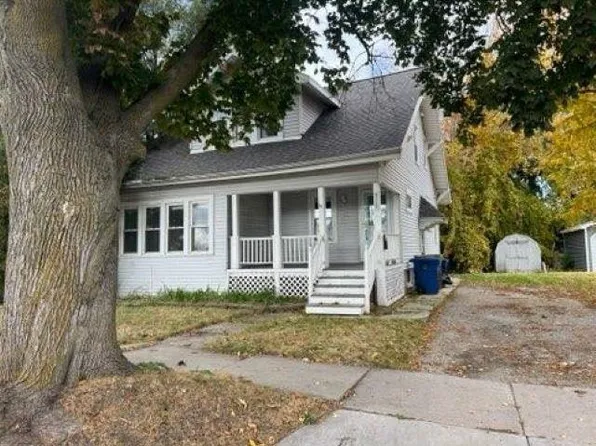 712 4th St, Menasha, WI 54952