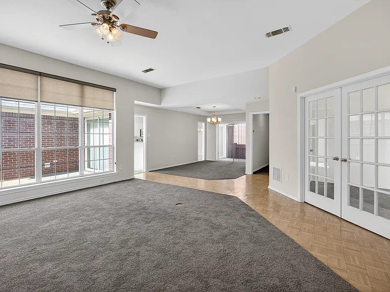 1009 McCoy Dr — Photo 6