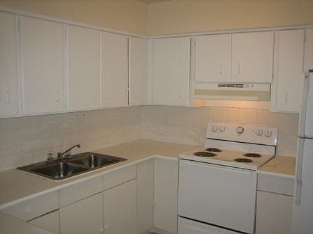 3rd image of 200 NE 41st St