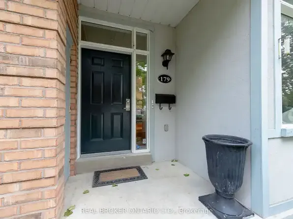 179 Hanson St #1A, Toronto, ON M4C 1A7