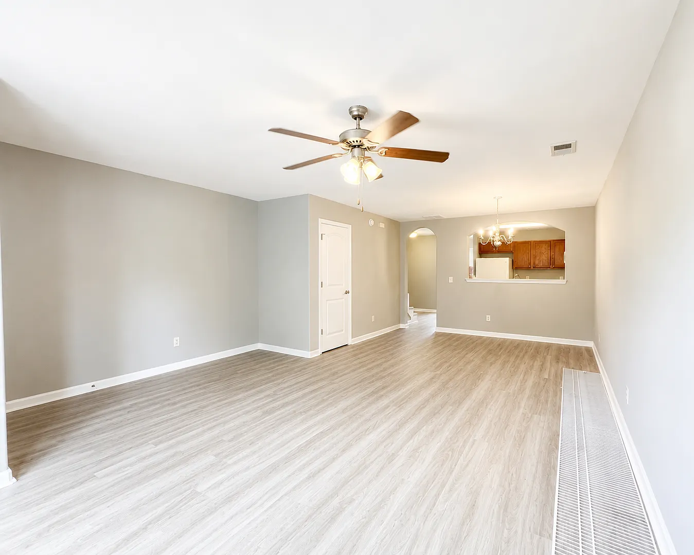 2 bedroom 2.5 bath townhome in Spring Lakes — Photo 2