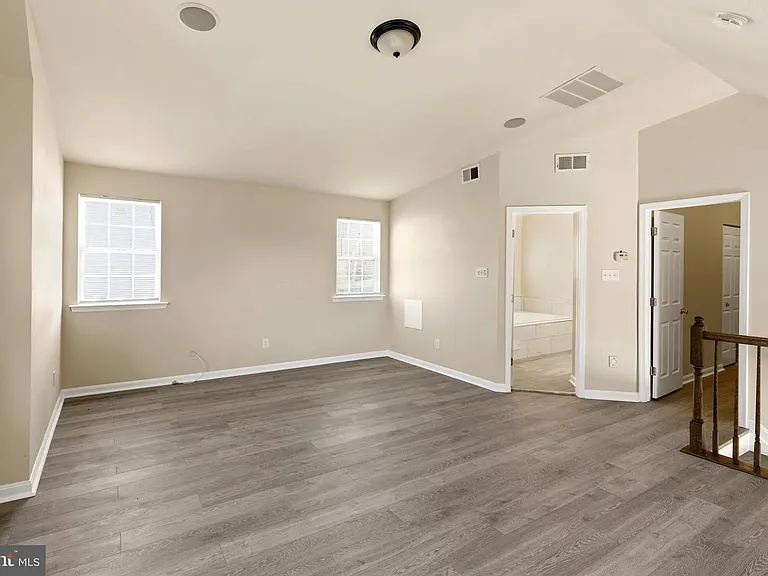 4704 Denview Way — Photo 30
