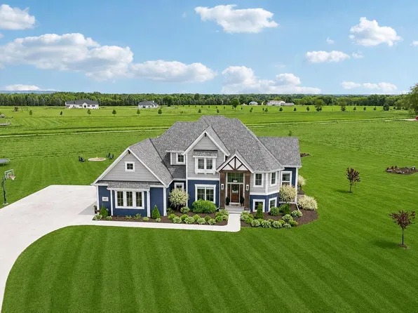560 Cedar LANE, Summit, WI 53066