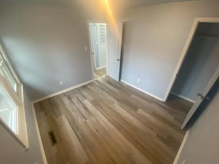 5 Median Pl — Photo 3