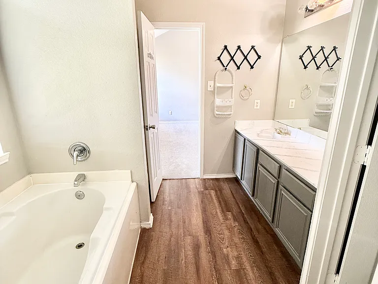 3902 Hudson Dr — Photo 15