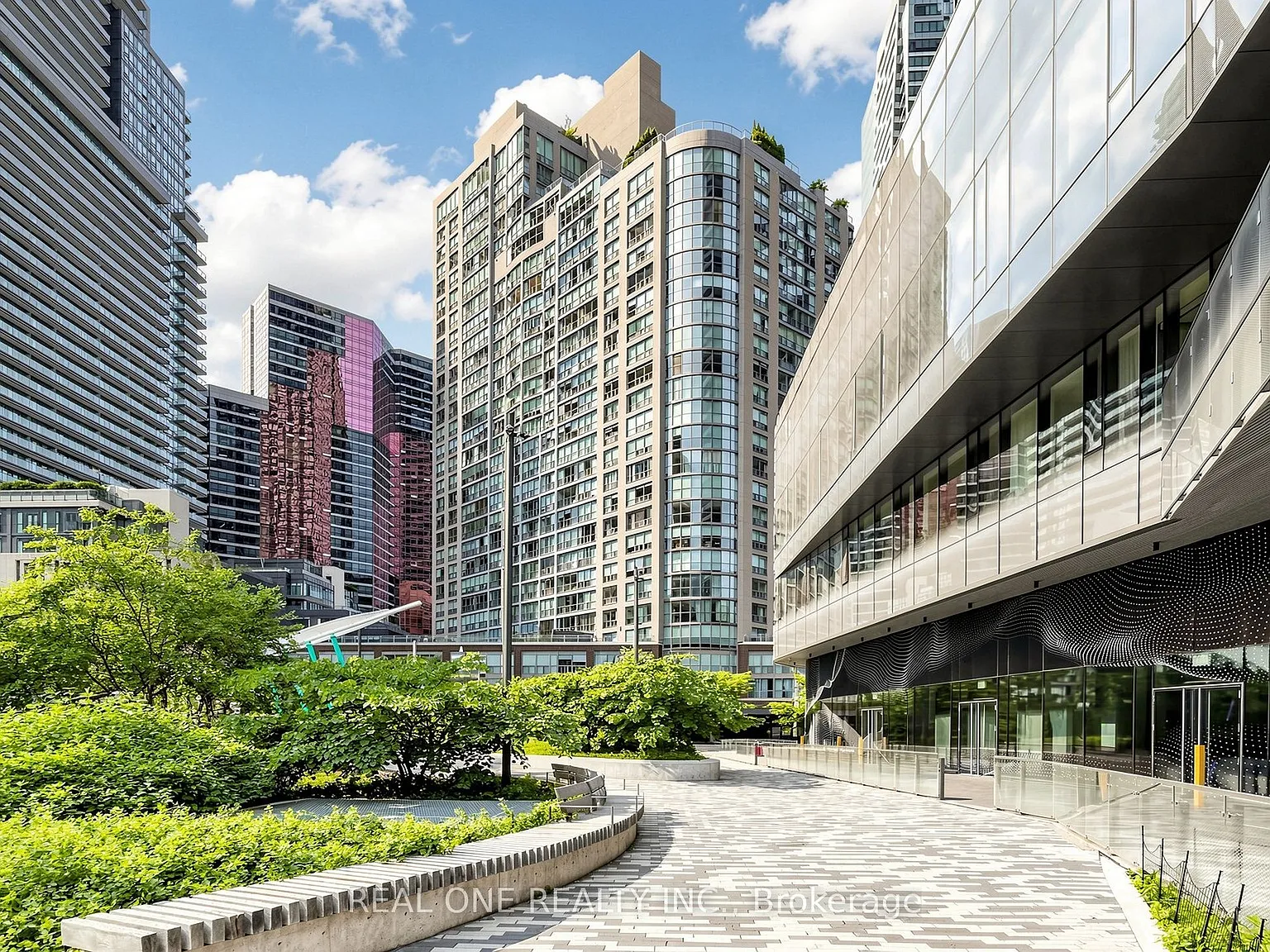 2 bed, $2,600 — Photo 1