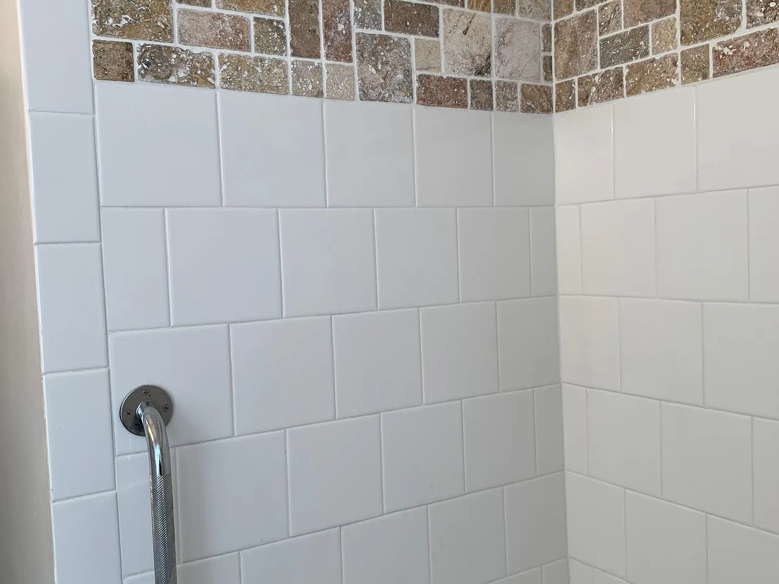 768 Acosta St — Photo 2