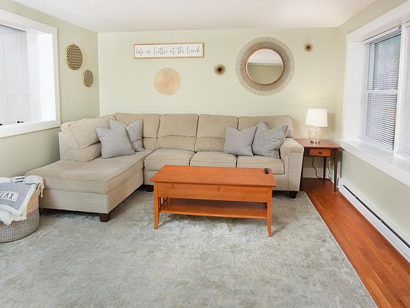 Living Room - Comfy and Cozy!