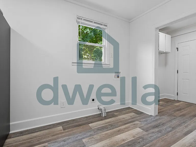 451 Loring Dr — Photo 10