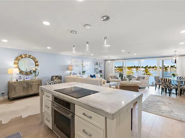 2800 Gulf Shore BLVD N #305, NAPLES, FL 34103