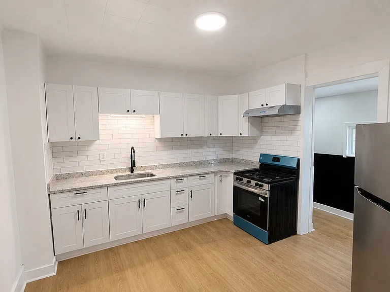955 W Washington St — Photo 4