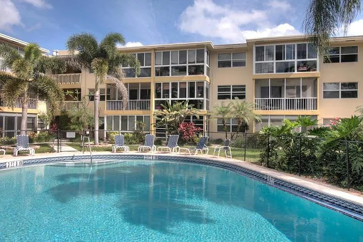1200 SW 12th St #316 — Photo 1