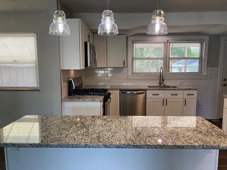 4917 Charlemar Dr — Photo 6