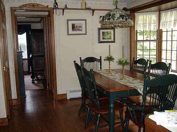 eating area, door to laundry, dining room