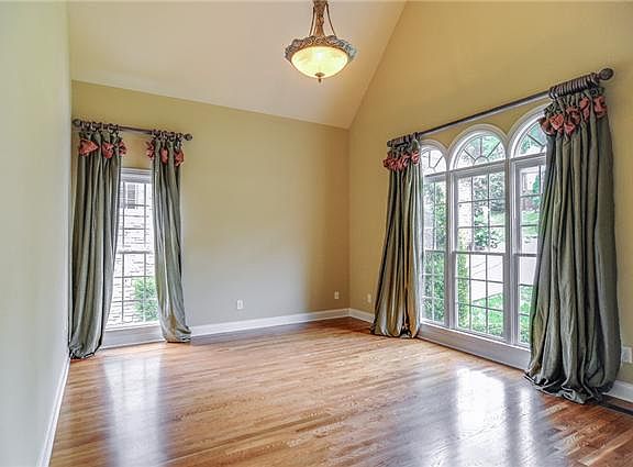 3rd image of 411 Stafford Close