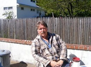 101 North Rd, Hampton Bays, NY 11946