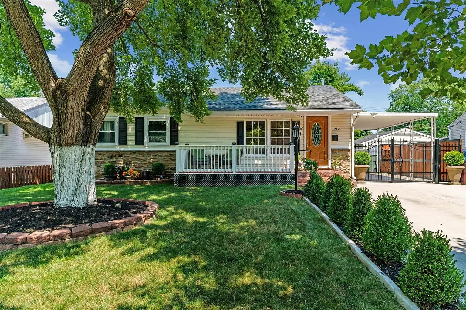 1212 Simpson Dr photo 1