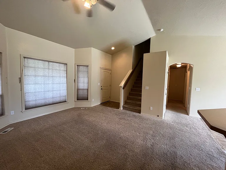 899 W Ashby Dr — Photo 3