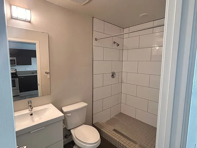 Habitat on 31st — Photo 8
