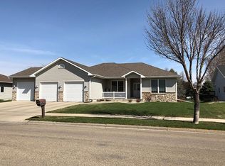 1105 Birchwood Ln, Aberdeen, SD 57401