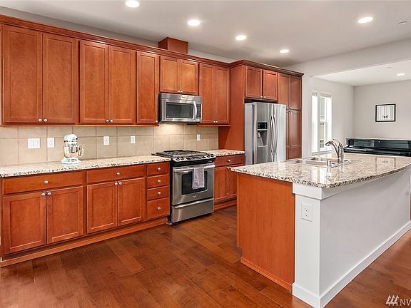 5th image of 1095 NE Park Dr