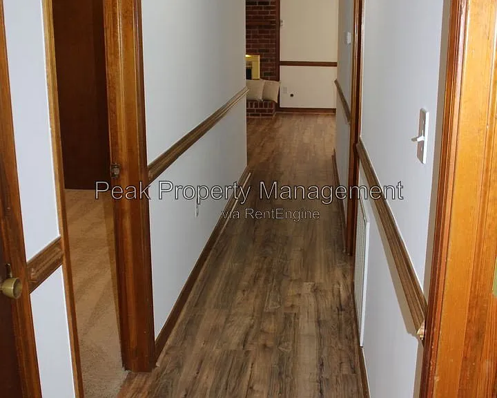 6452 Lakeway Dr — Photo 11