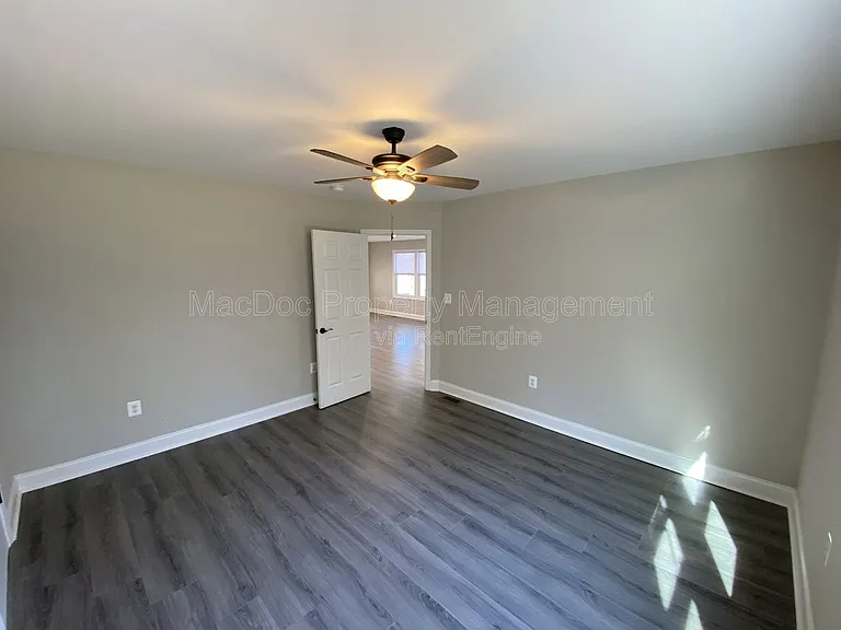 77 Lakeview Dr — Photo 16