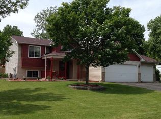 1115 Meadow Oak Dr, Monticello, MN 55362