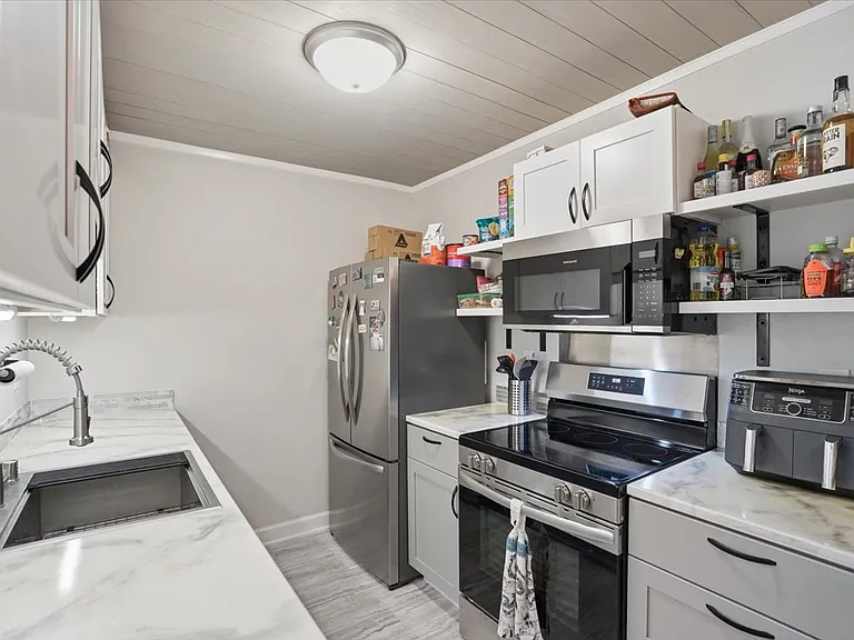 311 Forest St #2D — Photo 12