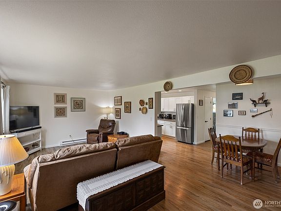 2nd image of 3724 N Villard Street