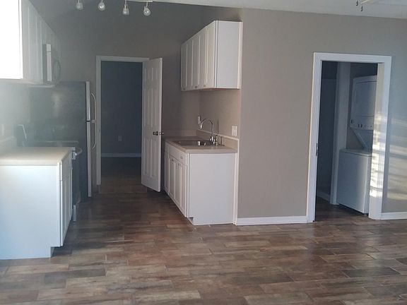 3rd image of 337 1/2 Avenue E SE