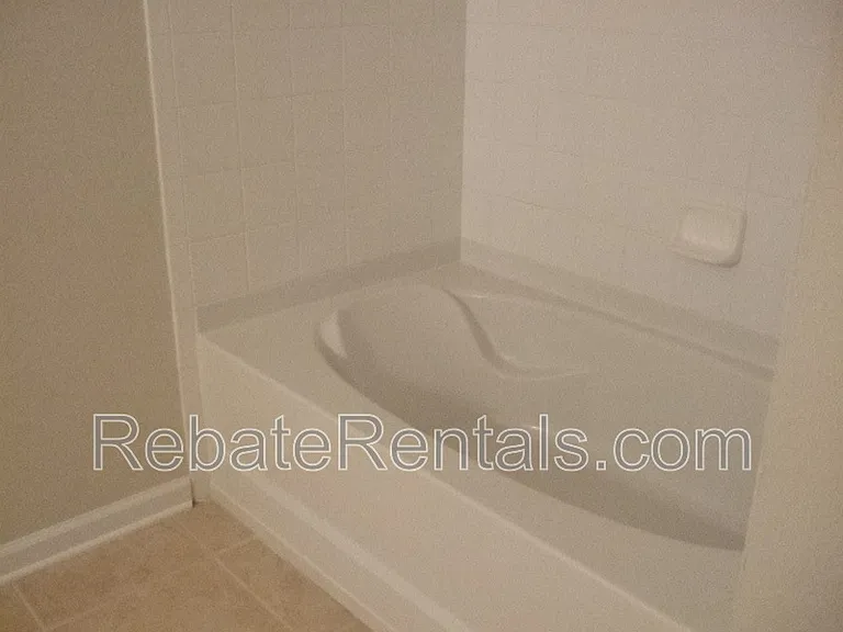7002 Roundleaf Dr — Photo 7