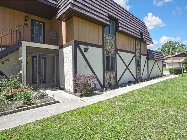 57 Douglas St APT 105, Homosassa, FL 34446