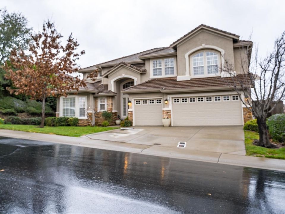 1st image of 3911 Meadow Wood Dr