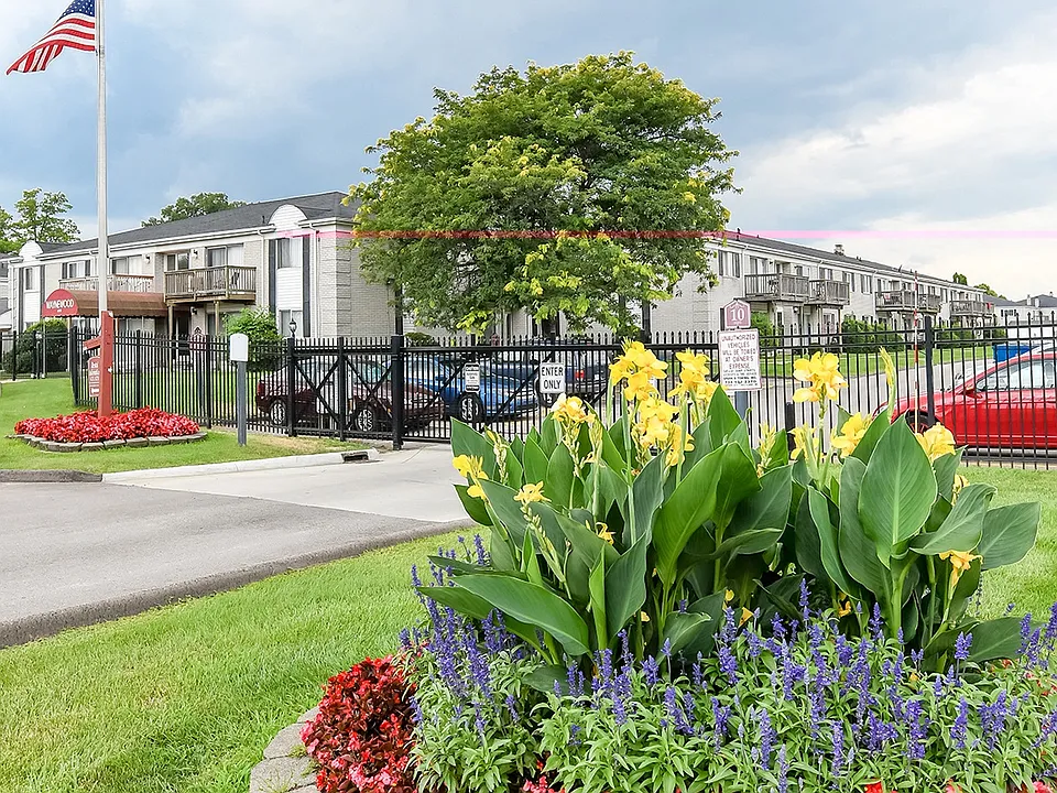 Waynewood Apartments