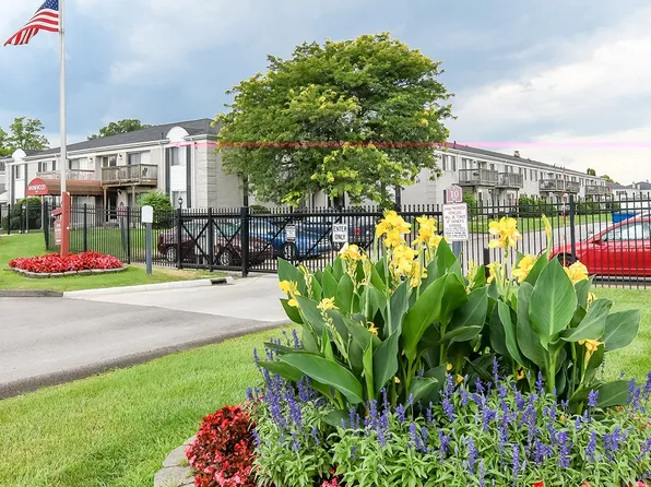 Waynewood Apartments