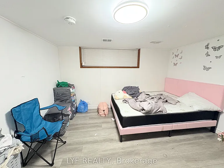 6 Thorn Ln #4 — Photo 3