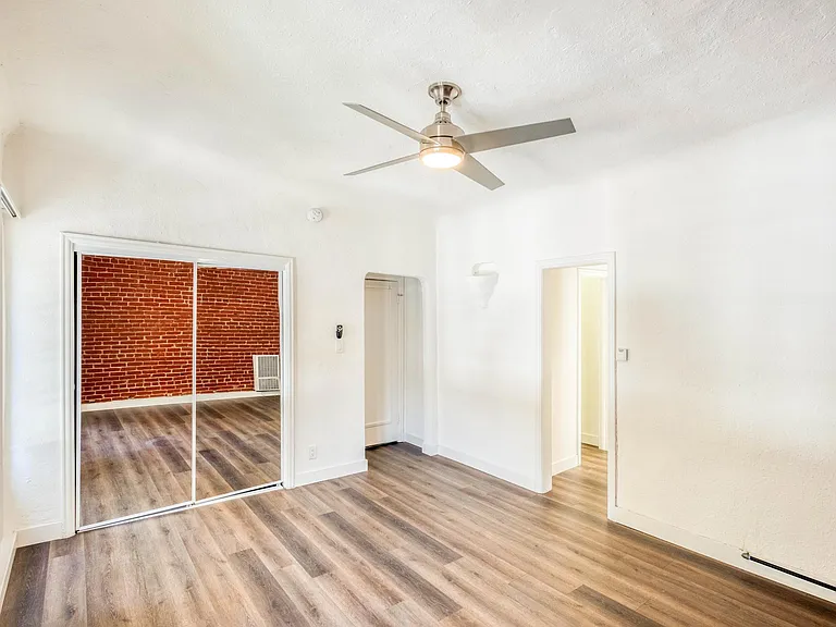 Gordon Street Apartments — Photo 7