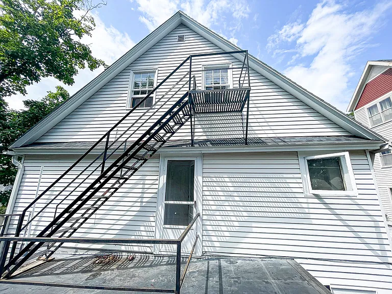 705 E Seneca St — Photo 18