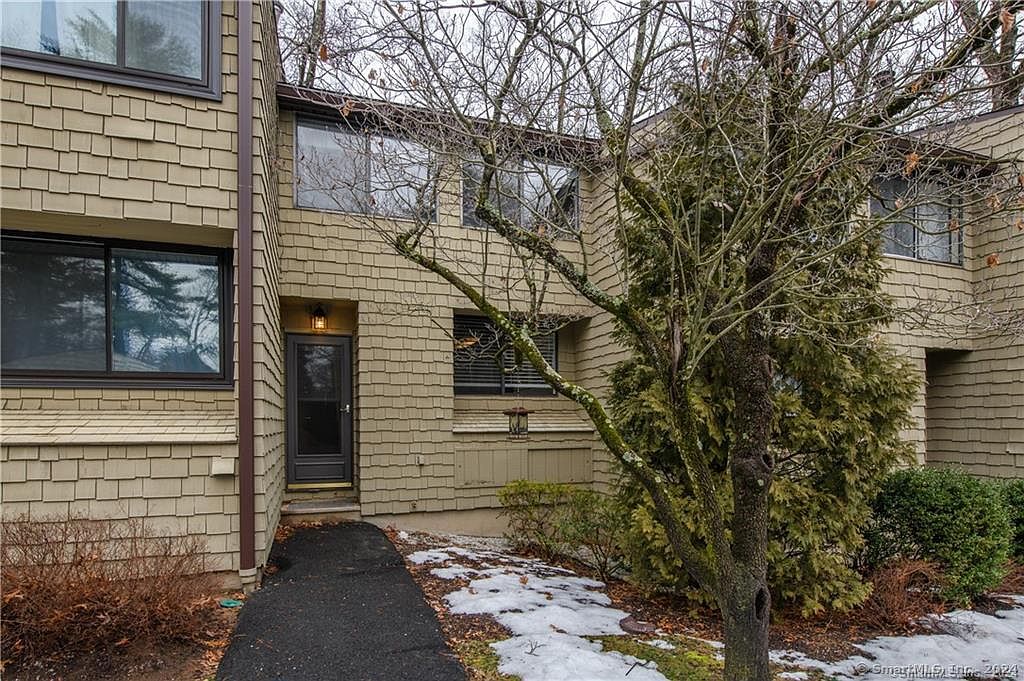 4 Gillette Ct #B, Simsbury, CT 06070 | Zillow