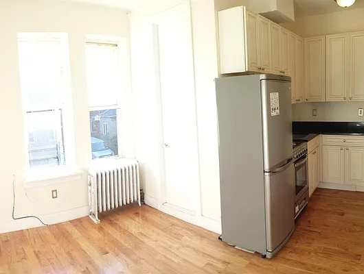 Rented by Mendy Realty Inc | media 18