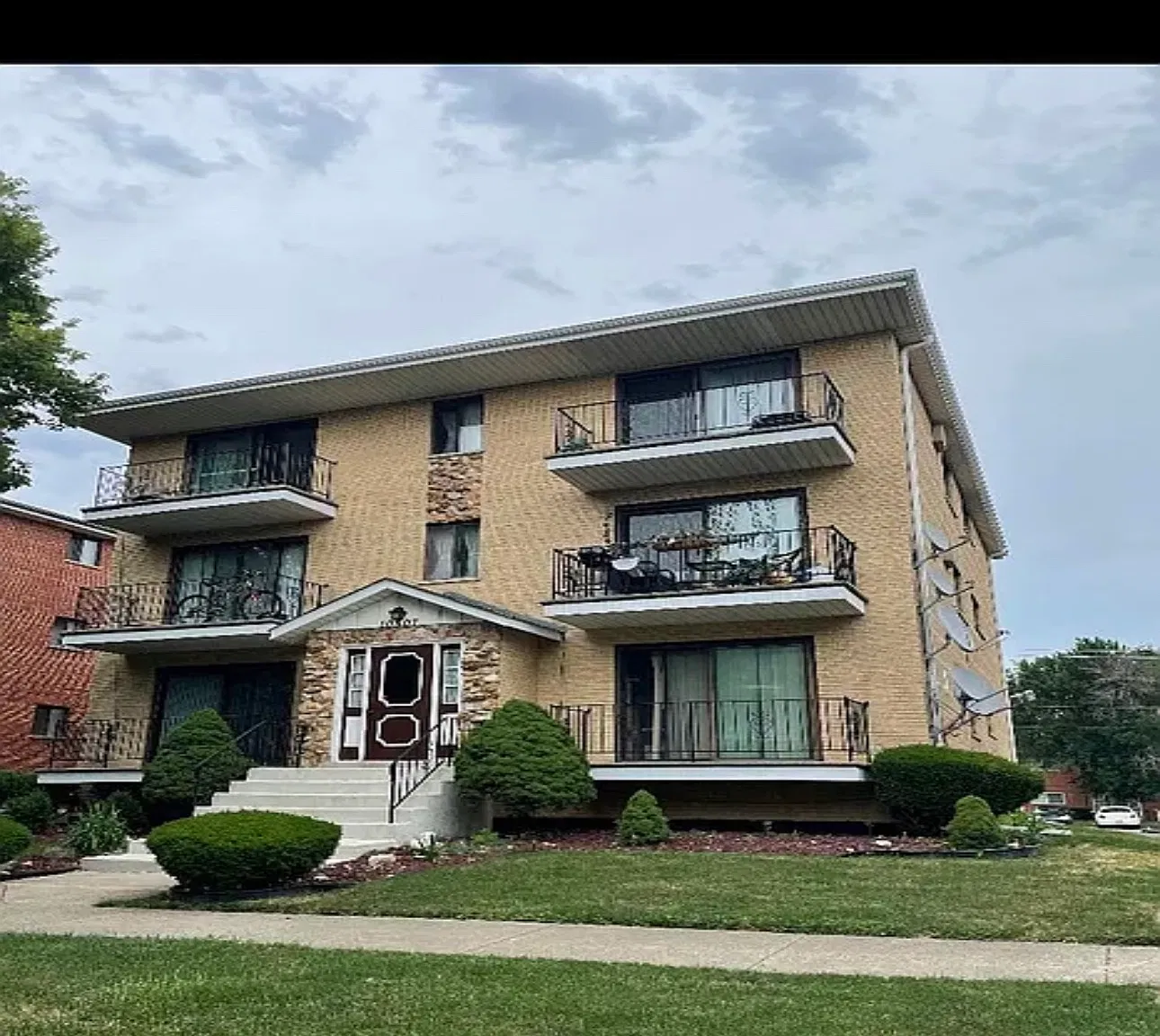2 bed, 900 sqft, $1,700 — Photo 1