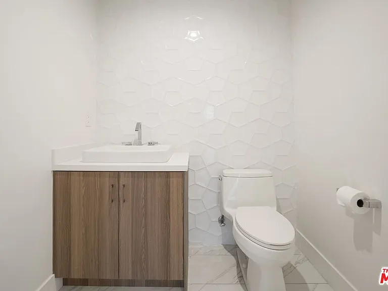 735 N Gramercy Pl — Photo 8