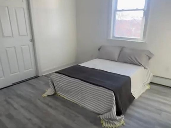 Bedroom 1 - Main Floor