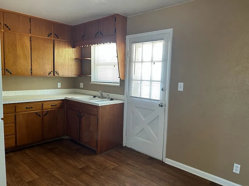 3 bed, 1043 sqft, $1,695 — Photo 3