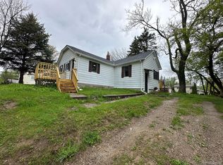 3844 Cresthaven Dr, Waterford, MI 48328