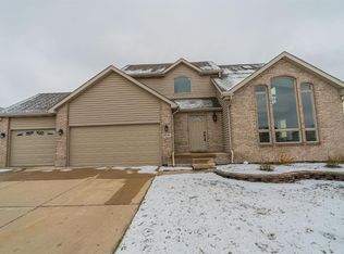 8269 Buchanan St, Merrillville, IN 46410