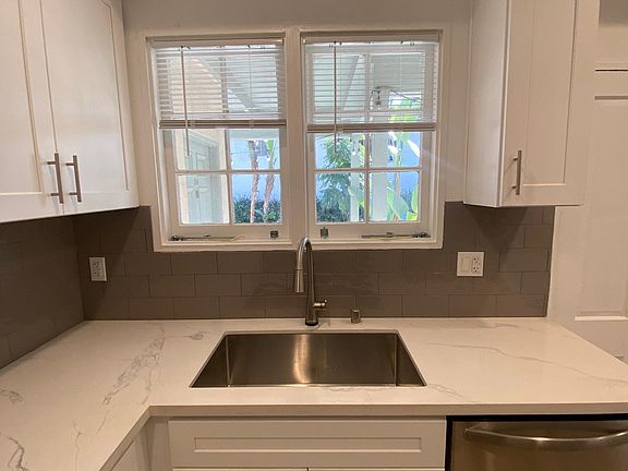 4th image of 2494 N Beachwood Dr #103